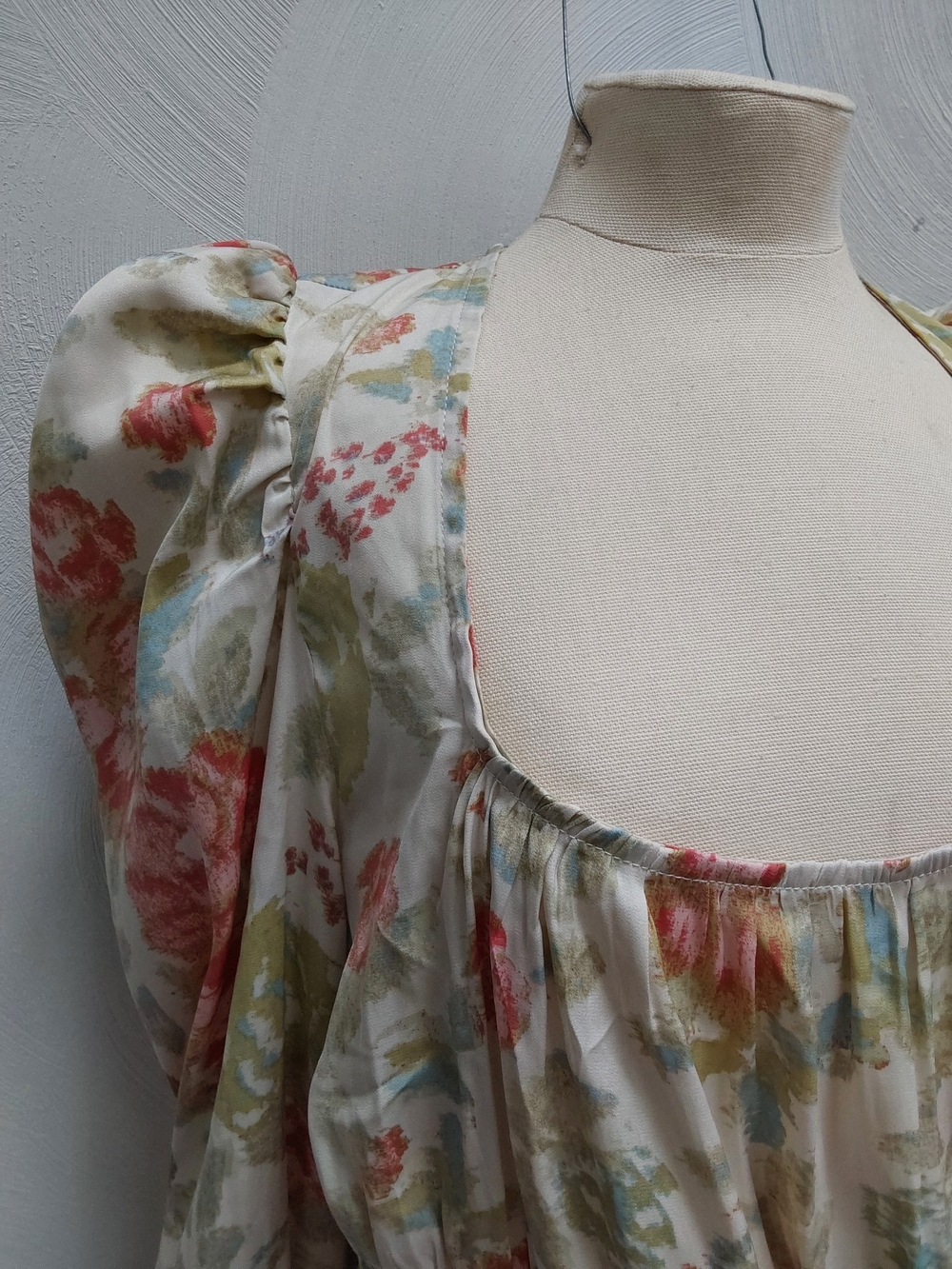 Free PEOPLE Smock It To You Floral Open-Back Smocked  Bodysuit M - Picture 4 of 7